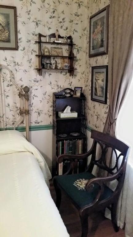 Bed & Breakfast A Sentimental Journey